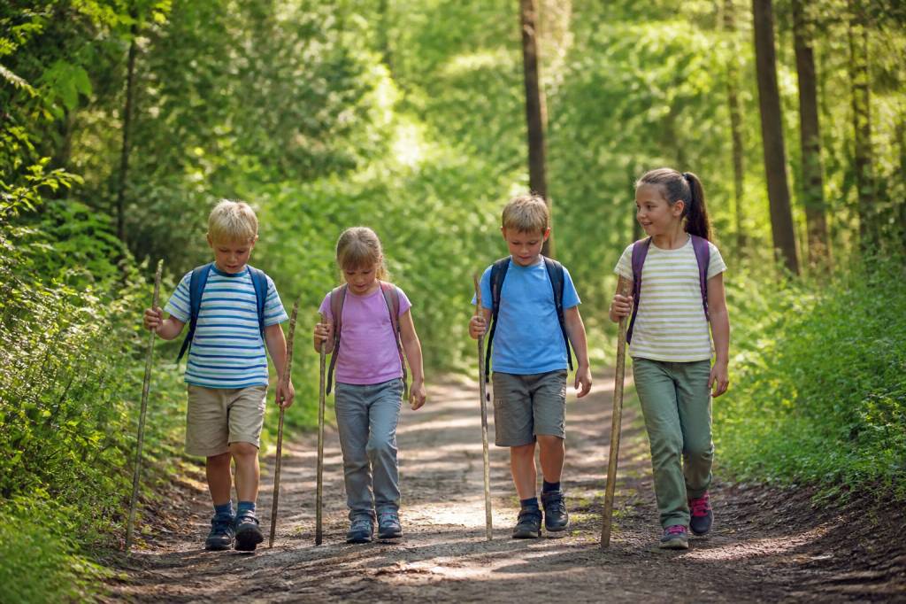 Pourquoi les activités en plein air reviennent en force chez les enfants à l’heure des loisirs connectés