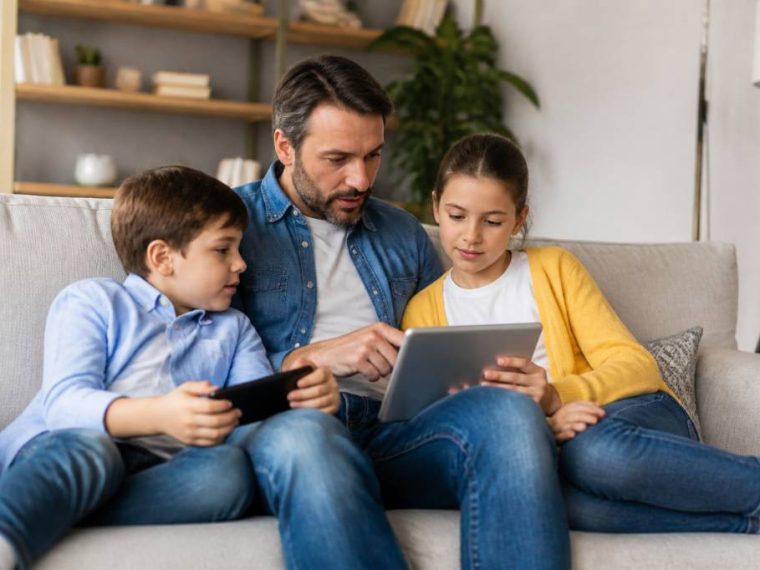 L’éducation aux médias dès le plus jeune âge : repères, outils et bonnes pratiques pour les parents